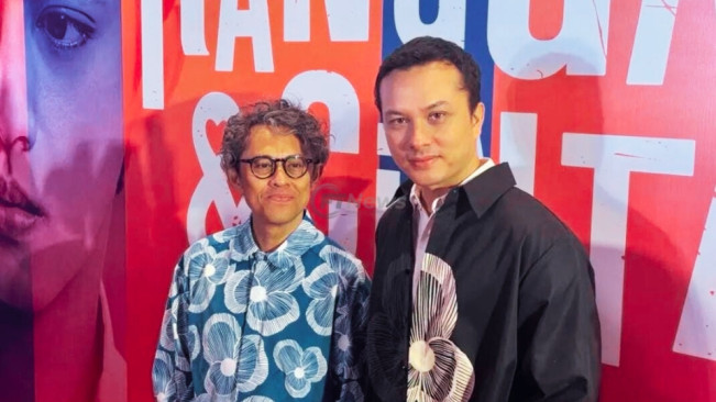 Sutradara Riri Riza dan Nicholas Saputra ditemui usai konferensi film Rangga & Cinta. [FTNews.co.id/Selvianus Kopong Basar]